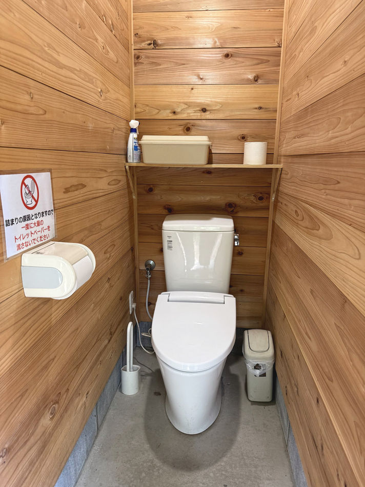 美術館エリア トイレ内観