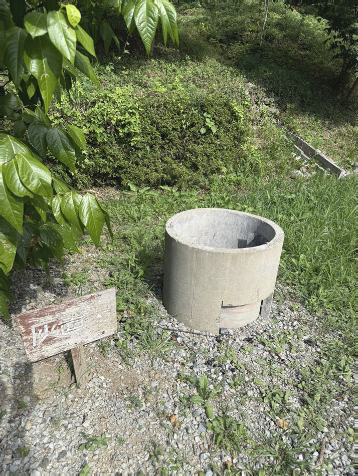 古墳エリア下 灰置き場