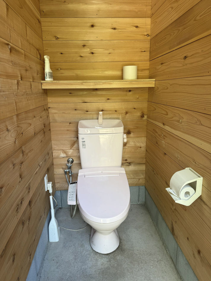 古墳エリア上 トイレ内観
