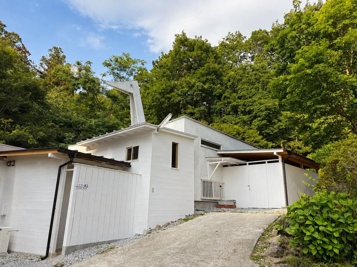 折り鶴バンガロー 専用シャワー小屋